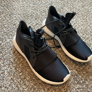 adidas tubular, size 7.5.